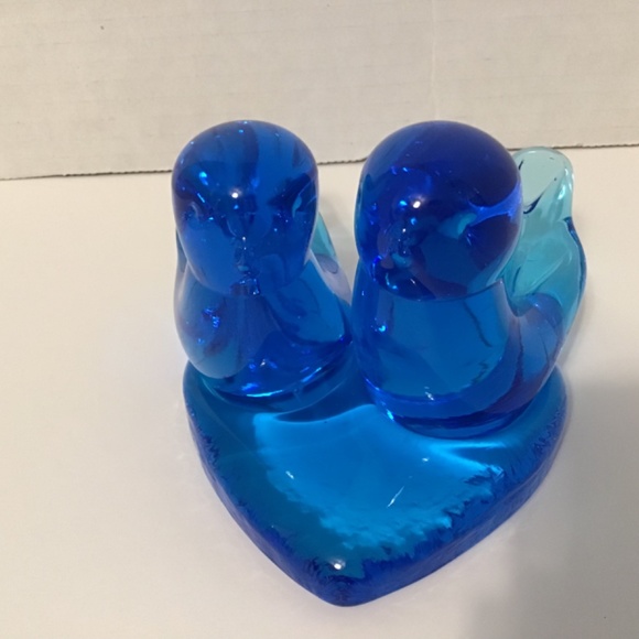 Vintage Bluebirds of Happiness on Heart Art Glass Leo Ward 1994 Signed - Picture 7 of 8